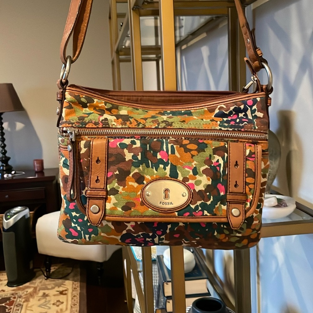 Fossil floral purse. Canvas and leather.